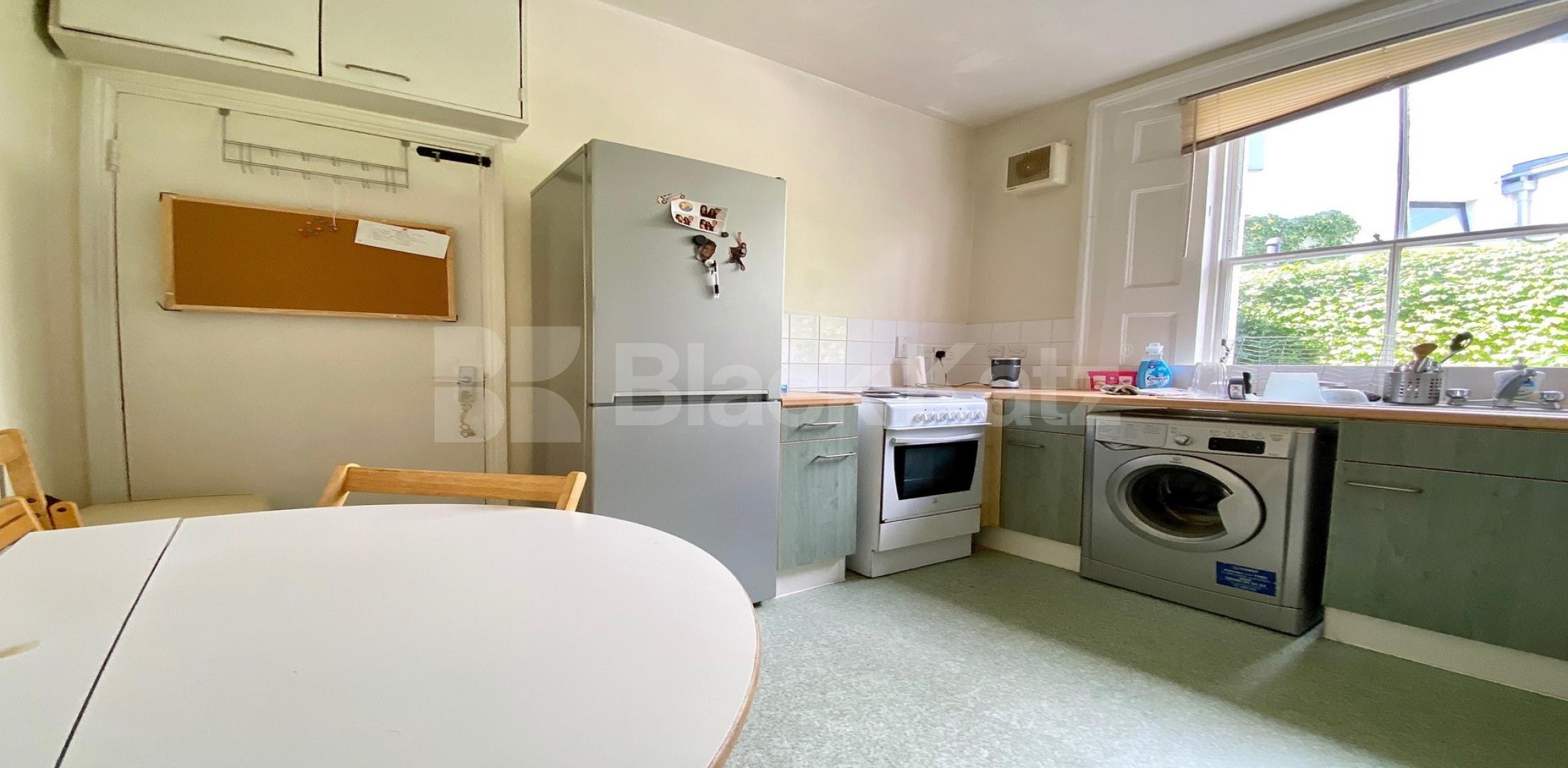 			VIRTUAL TOUR AVAILABLE!, 3 Bedroom, 1 bath, 1 reception Apartment			 Remington Street, ANGEL 